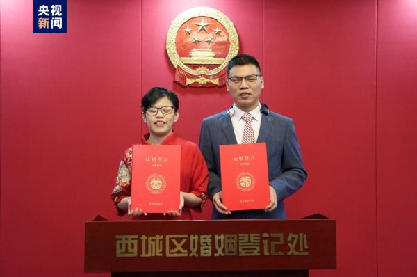 Congratulations, they are married! For the first time in China, the whole network wishes!